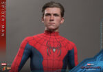 Hot Toys No Way Home - Spider-Man New Red and Blue Suit - Imagen 7