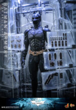 Hot Toys The Dark Knight Rises - Batman Armory with Bruce Wayne - Imagen 11
