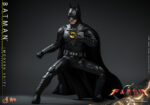Hot Toys The Flash - Batman Modern Suit - Imagen 8