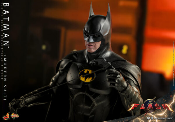 632741932223156 Hot Toys The Flash - Batman Modern Suit - Imagen 13