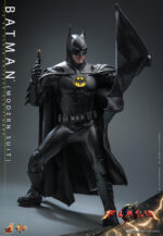 Hot Toys The Flash - Batman Modern Suit - Imagen 16