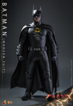 Hot Toys The Flash - Batman Modern Suit - Imagen 19