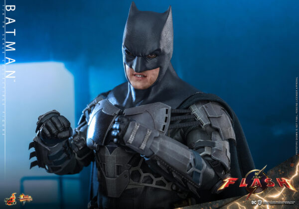 637132048450811 Hot Toys The Flash - Batman - Imagen 5