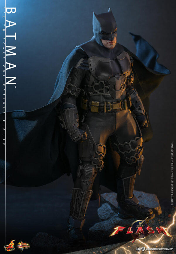 637132075117475 Hot Toys The Flash - Batman - Imagen 9