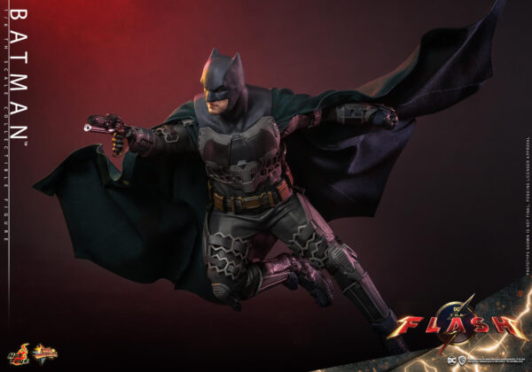 637132181784131 Hot Toys The Flash - Batman - Imagen 12
