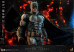 Hot Toys Zack Snyder's Justice League - Batman Tactical Suit (2.0) - Imagen 3