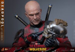 Hot Toys Deadpool and Wolverine - Deadpool Battling Version - Imagen 13