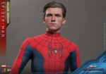 Hot Toys No Way Home - Spider-Man New Red and Blue Suit Deluxe Edition - Imagen 4