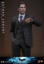 Hot Toys The Dark Knight - Batman Armory with Bruce Wayne (2.0) - Imagen 5
